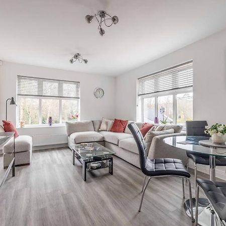 Stylish Home @ Virginia Water Lake & Free Parking Englefield Green Extérieur photo
