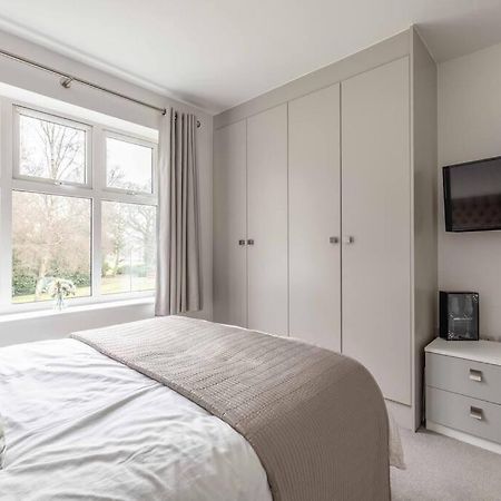 Stylish Home @ Virginia Water Lake & Free Parking Englefield Green Extérieur photo