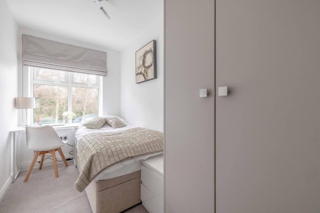 Stylish Home @ Virginia Water Lake & Free Parking Englefield Green Extérieur photo